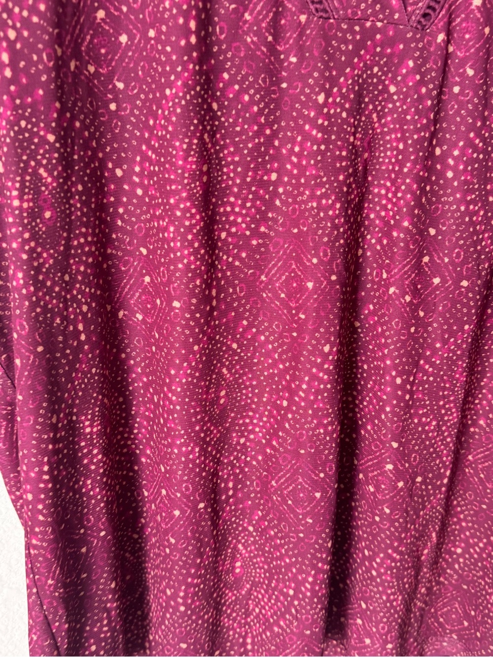 Les Serein Women's V-Neck Cap Sleeve Top - Berry Print - Picture 4 of 5